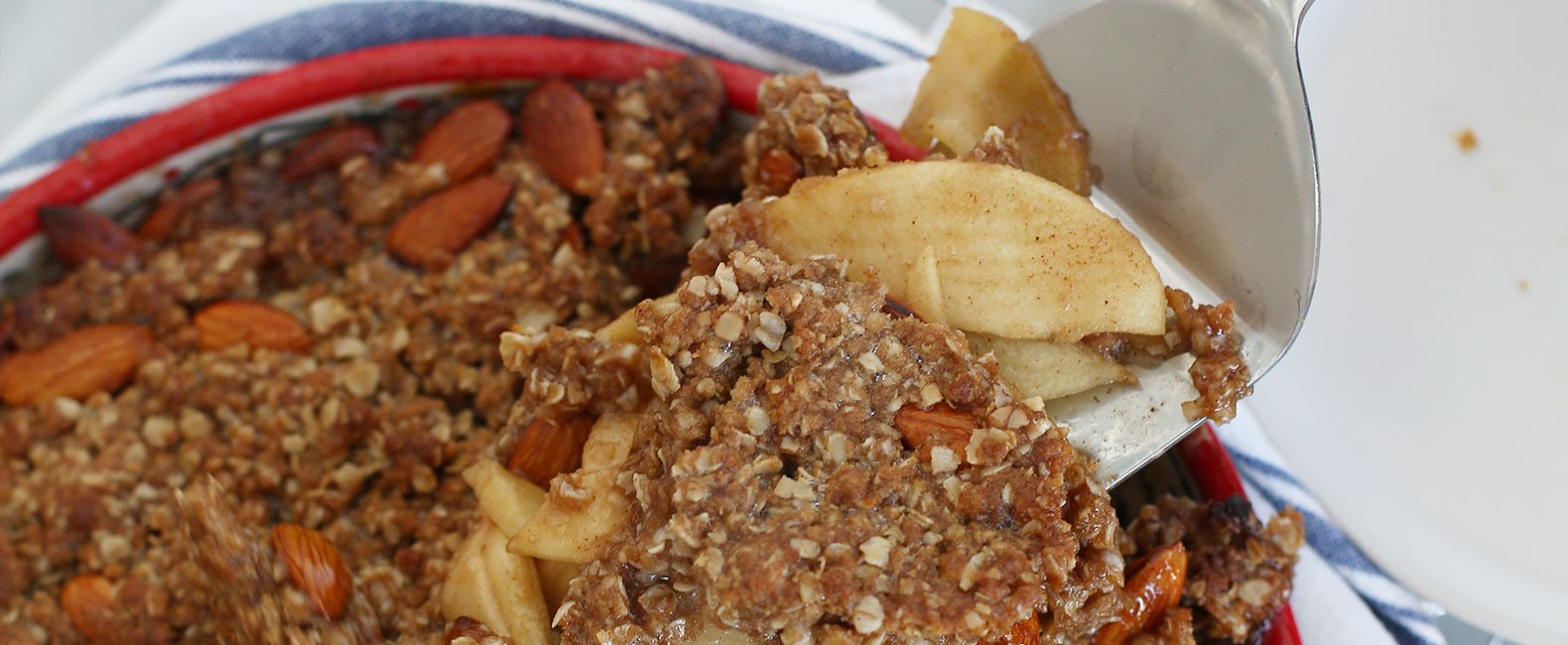 Apple Crisp with Oatmeal Topping Recipe | Quaker Oats