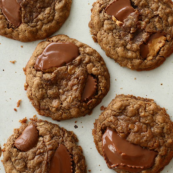 https://www.quakeroats.com/sites/quakeroats.com/files/peanut-butter-cup-cookies-related-recipe.jpg